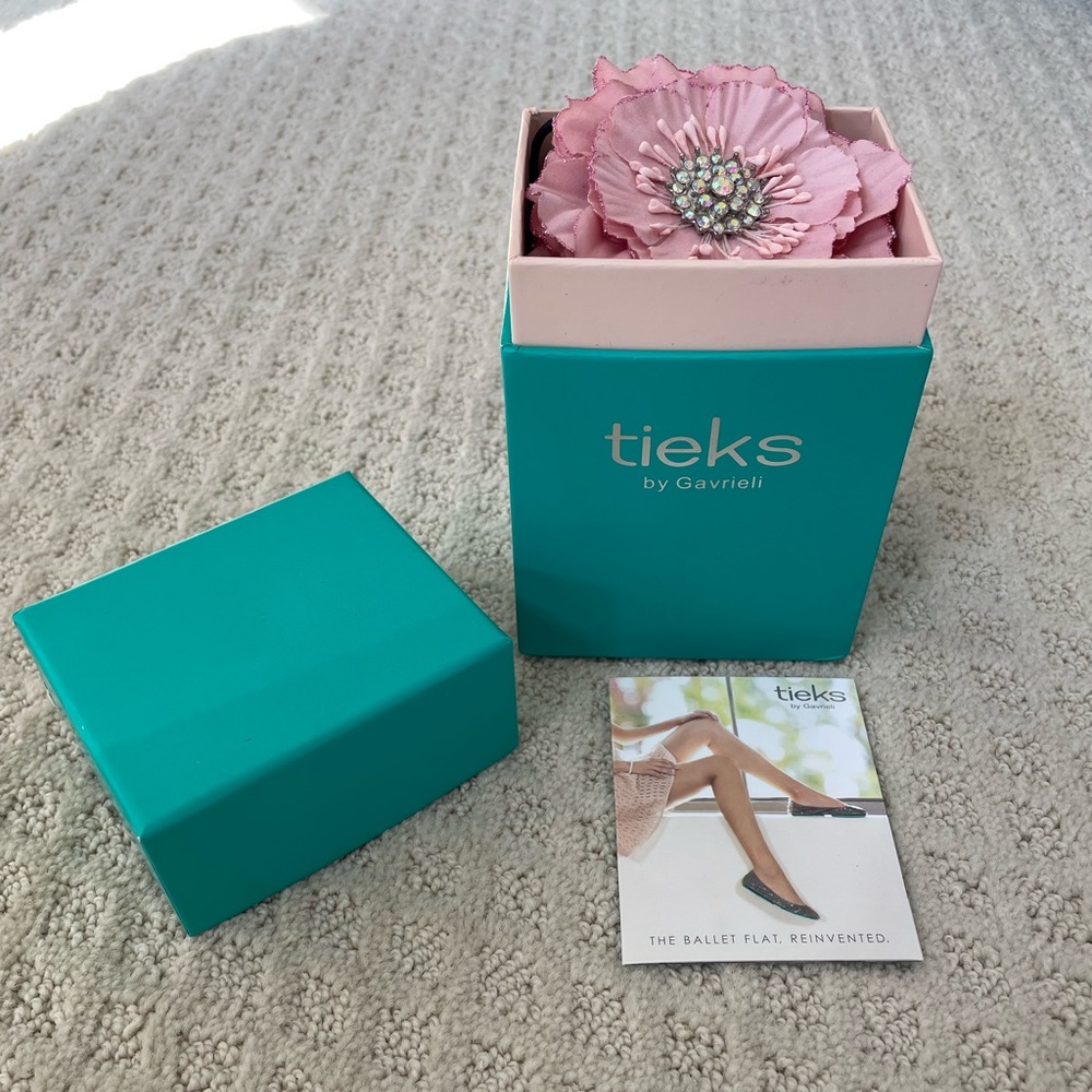 Box and accessories only! (NO SHOES)  Tieks box for size 7 diamond white flats